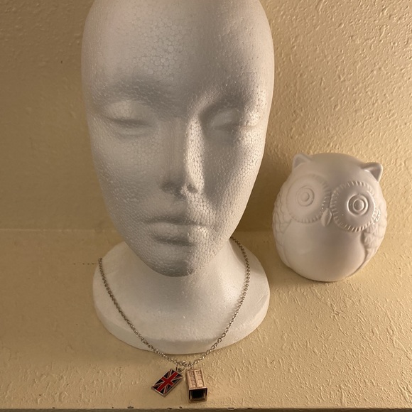 😎3/$10 🆕💙Dr Who- Tardis and Union Jack Necklace - Picture 2 of 7